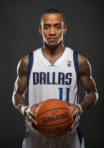 狼队球迷持续高唱若塔歌曲近20分钟，B席、鲁本赛后鼓掌致意